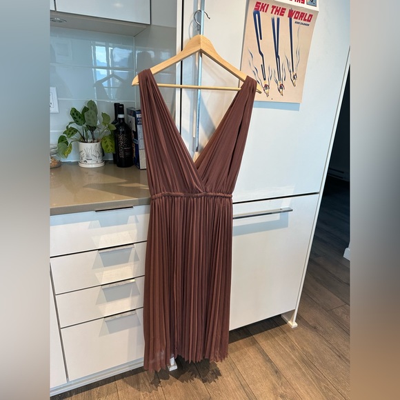 Wilfred Brown Pleated V-Neck Midi Dress - Picture 2 of 3